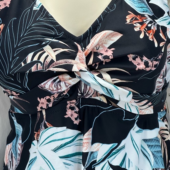 Raisins Curve Lucia Floral Print Swimdress - Black - size 18W - Picture 4 of 9